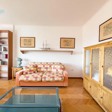 Salita Di Gretta 1 Tirabora Short Rent Апартаменты